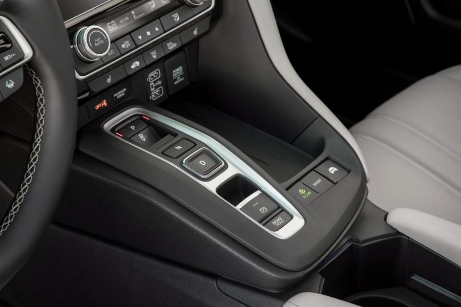 Детали интерьера Honda Insight 2018 года  (NA) (фото 27 из 62)